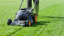 Bezpečnost práce se zahradní sekačkou. Tipy pro bezpečné a efektivní sekání trávy