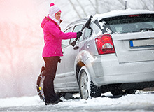 Sníh a led na autě. Co může způsobit a jaké jsou pokuty?